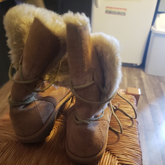 Boots - Picture 3 of 3